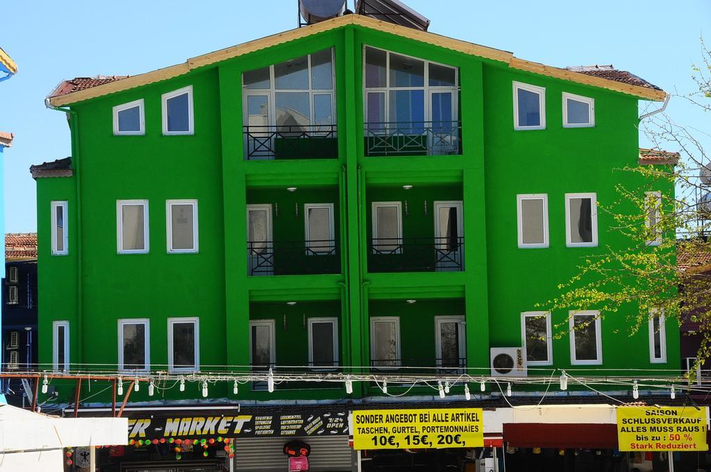 Rainbow Castle Hotel Side Exterior foto