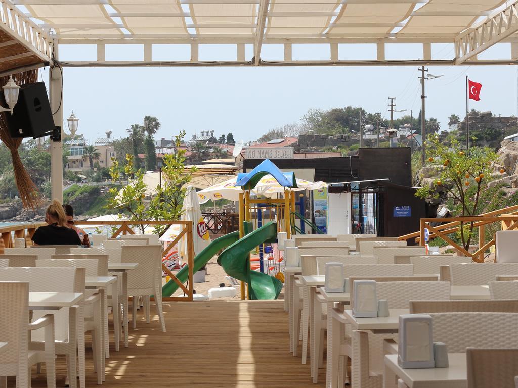 Rainbow Castle Hotel Side Exterior foto