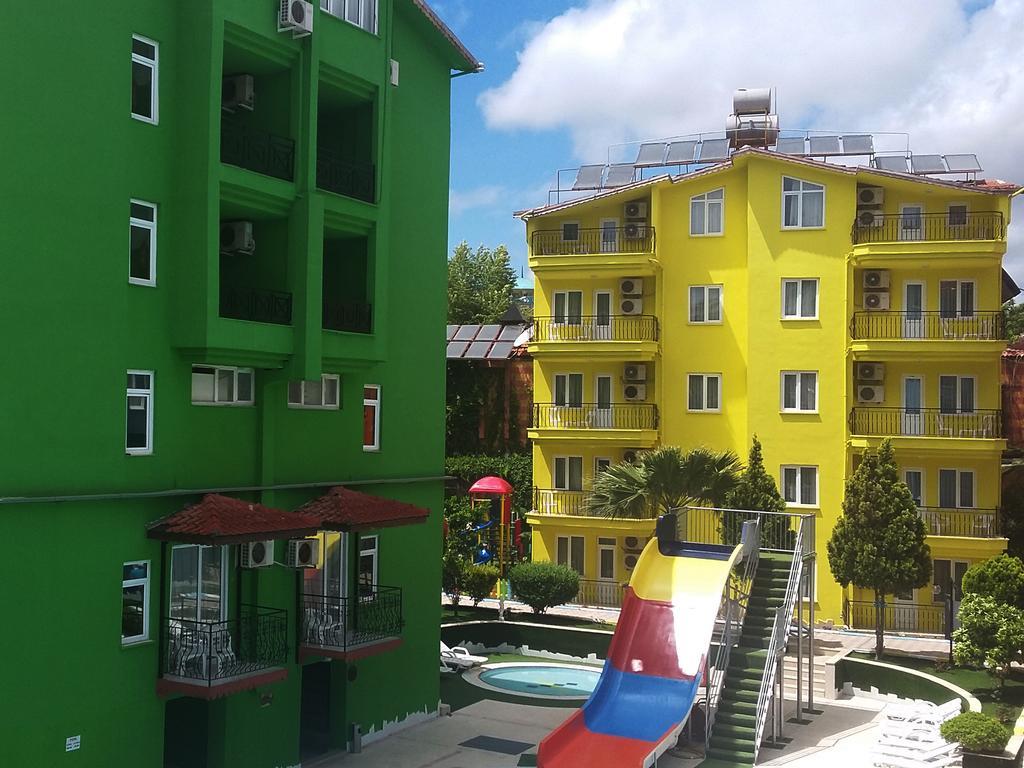 Rainbow Castle Hotel Side Exterior foto
