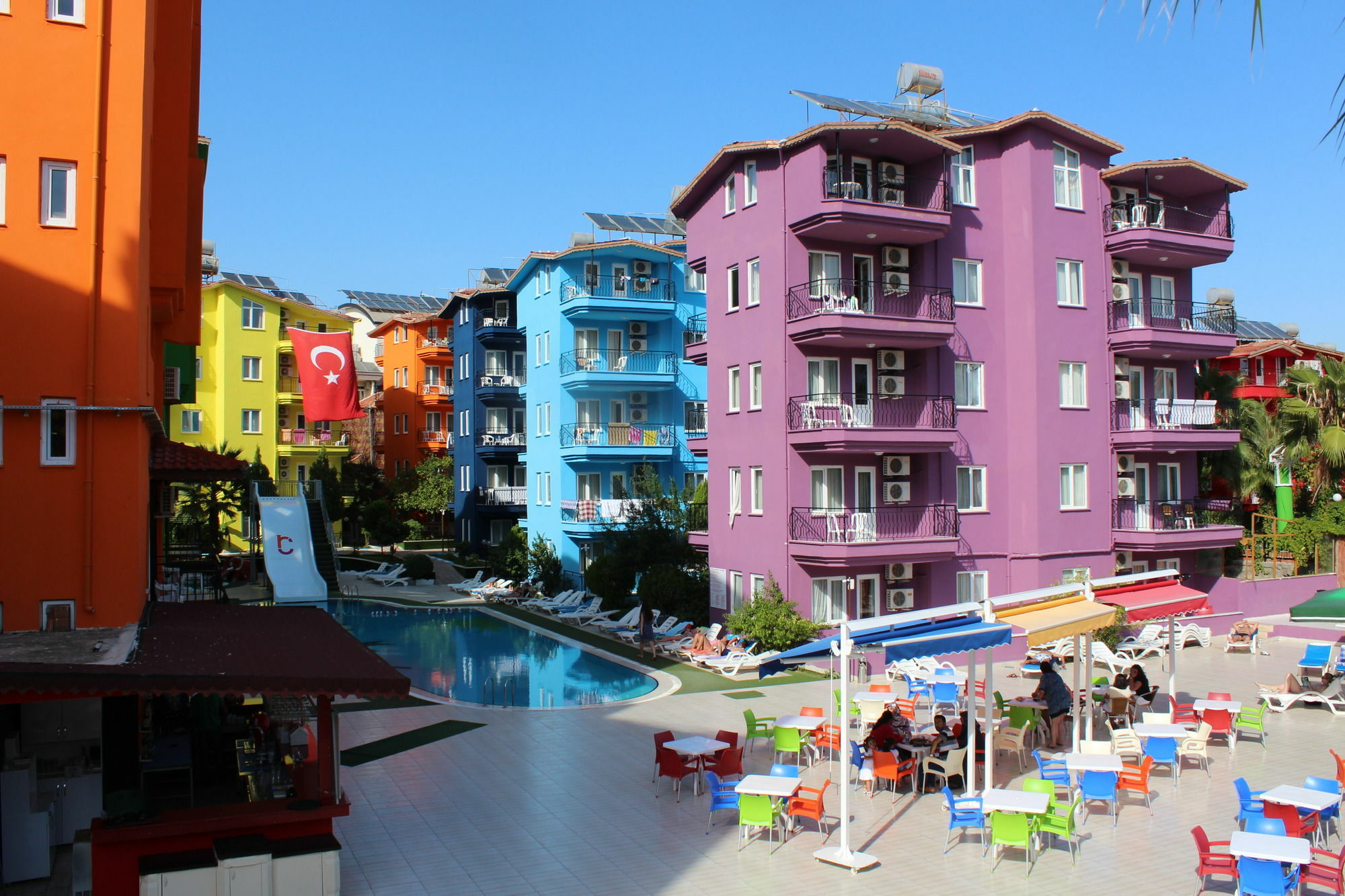 Rainbow Castle Hotel Side Exterior foto